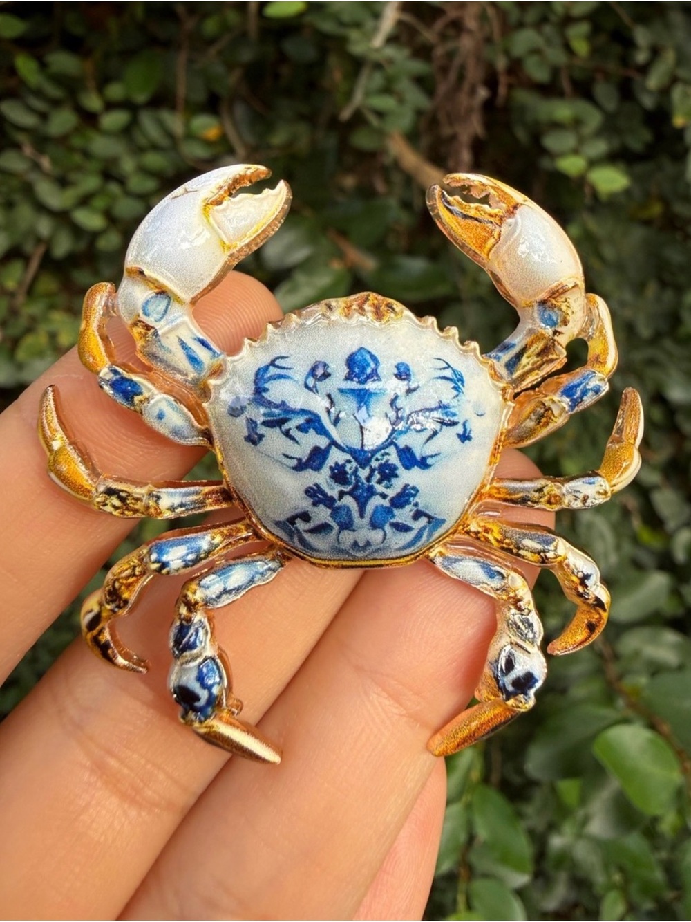 Blue & Gold Porcelain Crab Pin Brooch - Picture 3 of 3